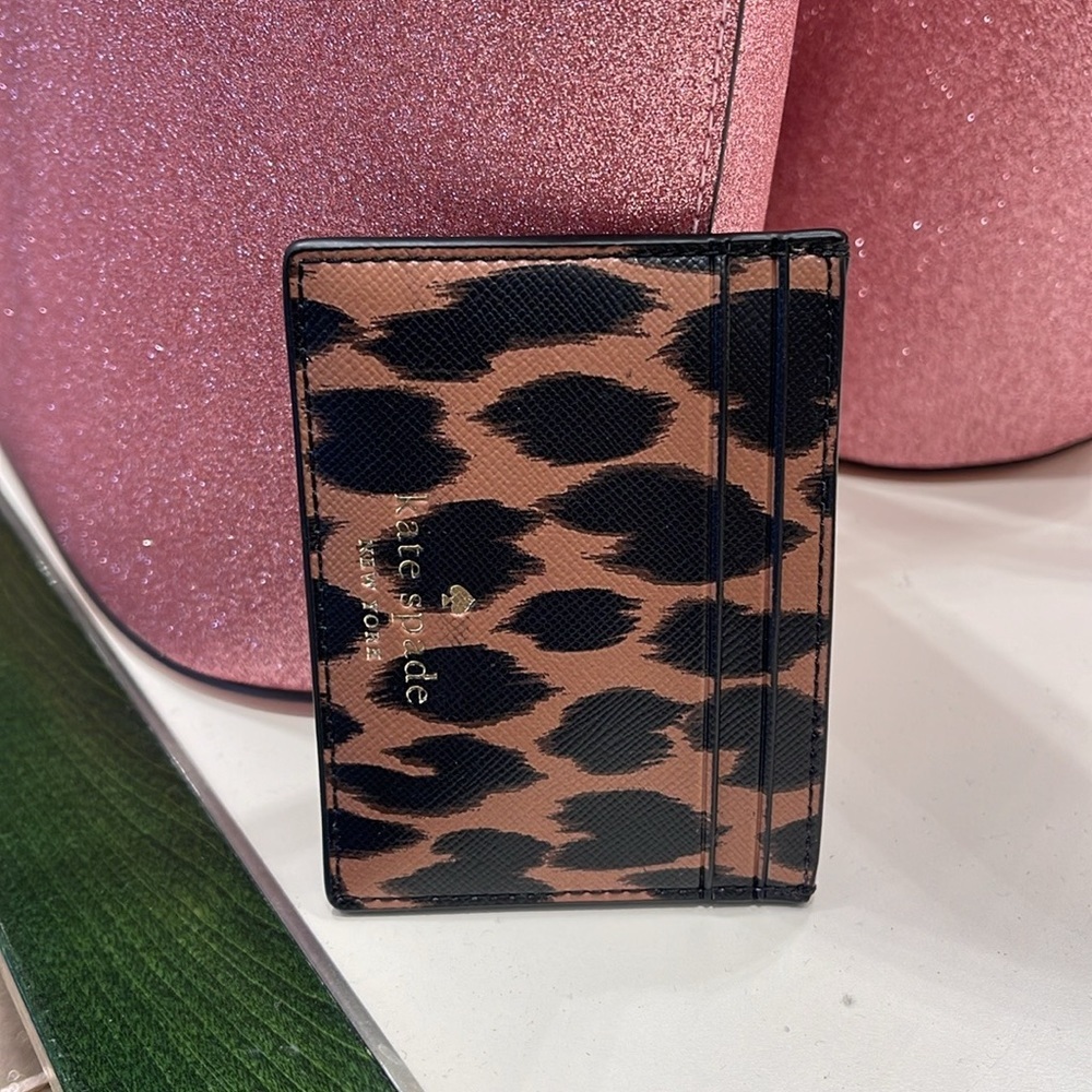 Kate Spade Schuyler Small Slim Card Holder
NWT - Picture 9 of 16
